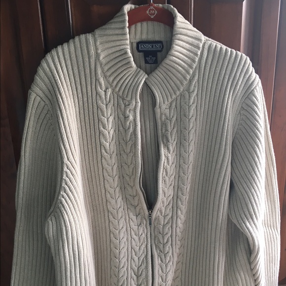Beige cable knit cardigan in EUC - very warm