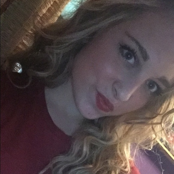 Meet your Posher, Abbie - Picture 1 of 1