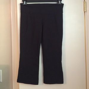 Lululemon gather and flow crop. Size 8