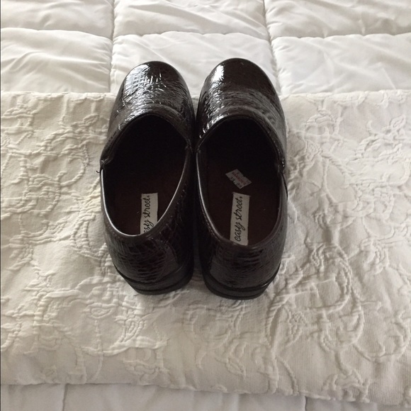 Nice, dark brown clog. In good shape;look at pics - Picture 4 of 4