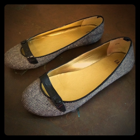 Tweed GAP flats with brown patent leather detail