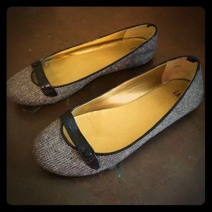 Tweed GAP flats with brown patent leather detail