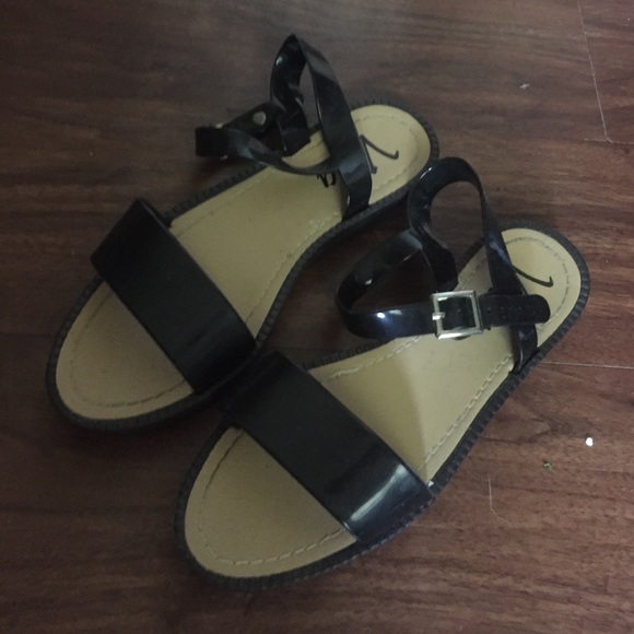 Shoes - Cute black jelly platform sandals!
