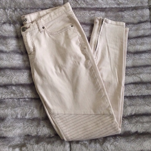 UO Mid-rise Moto Skinny Jean