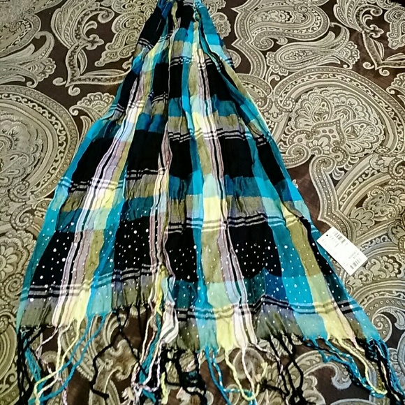 Brand new scarf