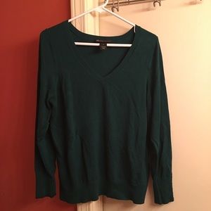 Gorgeous hunter green sweater!