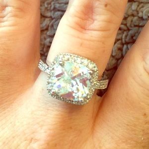 Lia Sophia Ring 💍🎉💍PRICE DROPPED💍🎉💍