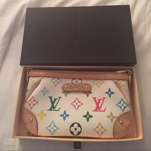 Louis Vuitton clutch 👛