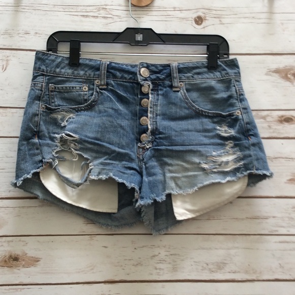 American eagle distressed Jean shorts!