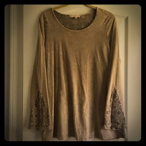 Long sleeved, tan shirt.