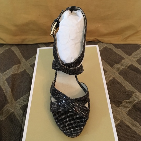 New MK shiny heels - Picture 4 of 4