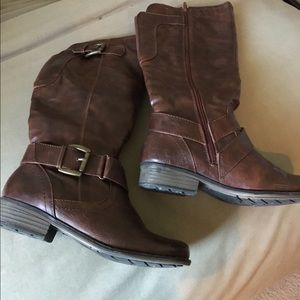 Brown leather knee boot