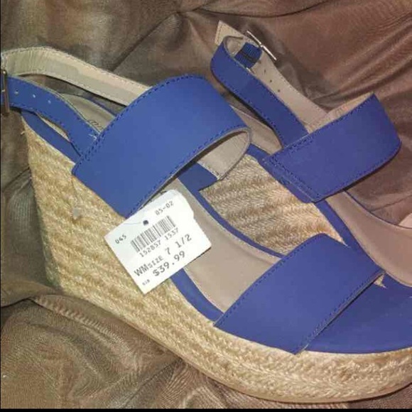 NWT blue wedges sz71/2