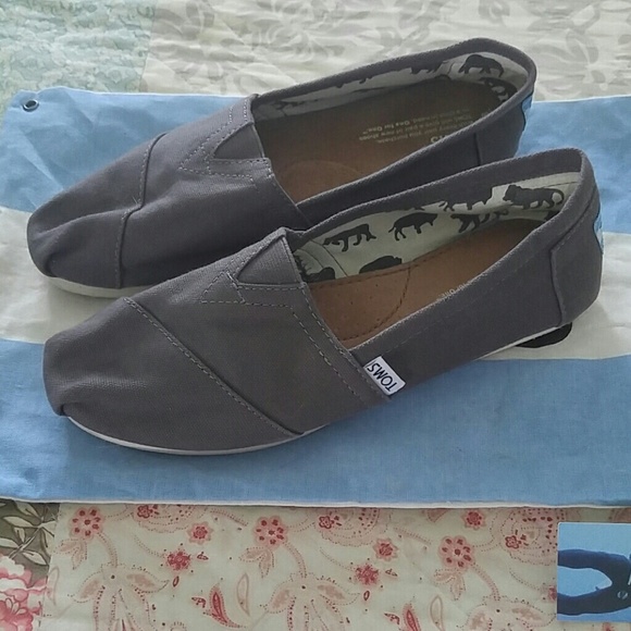 NWT Toms Classic in charcoal gray