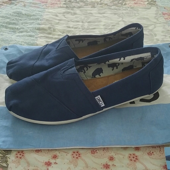 NWT Toms Classic shoes Navy Blue