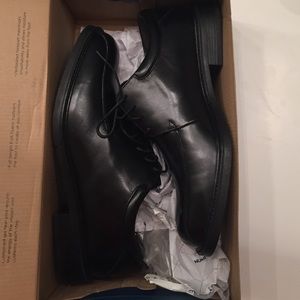 Black nunn bush dress shoes
