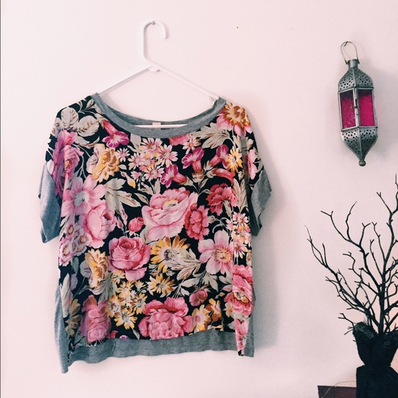 Gray & Floral Short-Sleeve Top