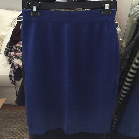 St. John collection blue skirt, size 6