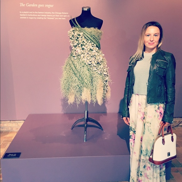 Meet your Posher, Sylvia - Picture 3 of 3