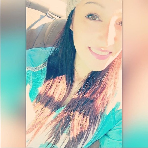 Meet your favorite Posher, Cherith😊