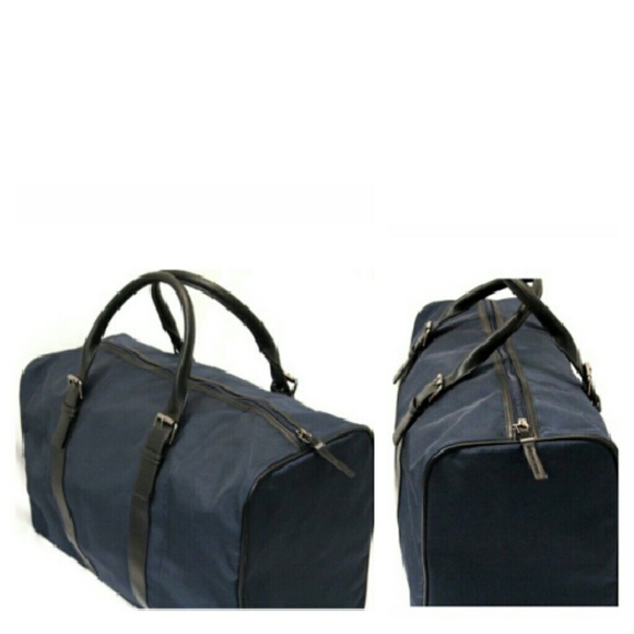 Michael Kors Weekender Duffle Bag - Picture 3 of 4