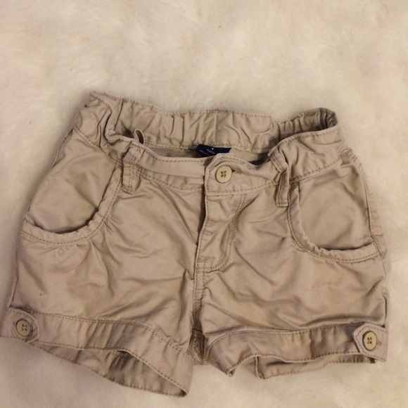 Gap Khaki Bubble Shorts Size 4.
