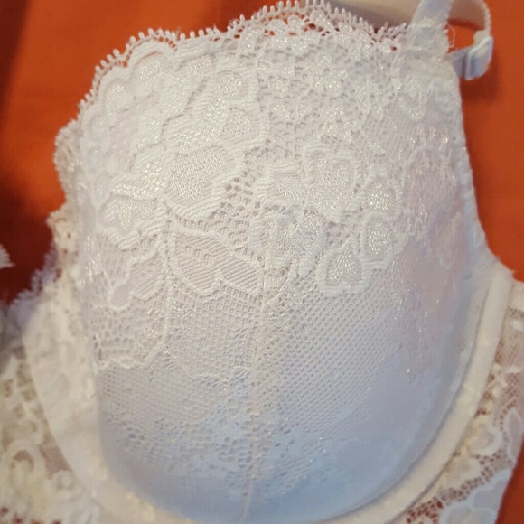 Bras - Picture 2 of 4