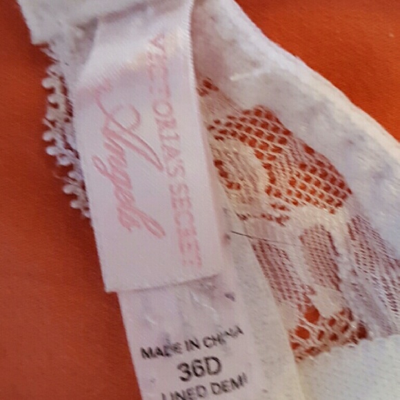 Bras - Picture 3 of 4