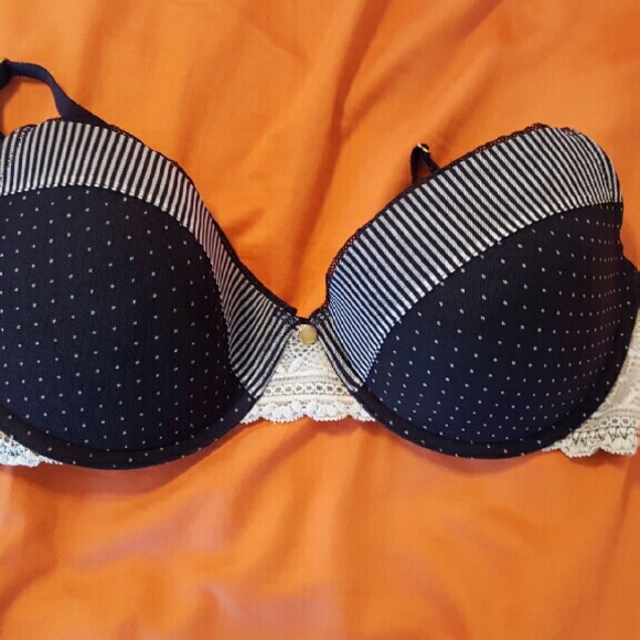 Bras - Picture 4 of 4