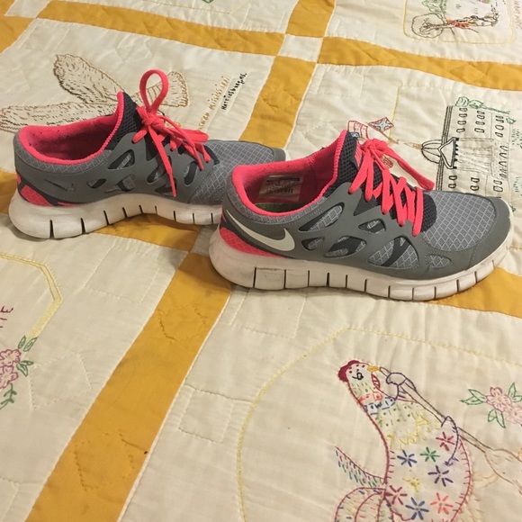 Nike free run tennis shoes