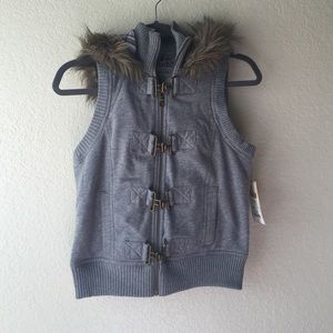 ✨Mudd Faux Fur Hooded Vest- with tags!
