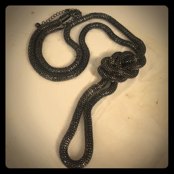 Express knot necklace