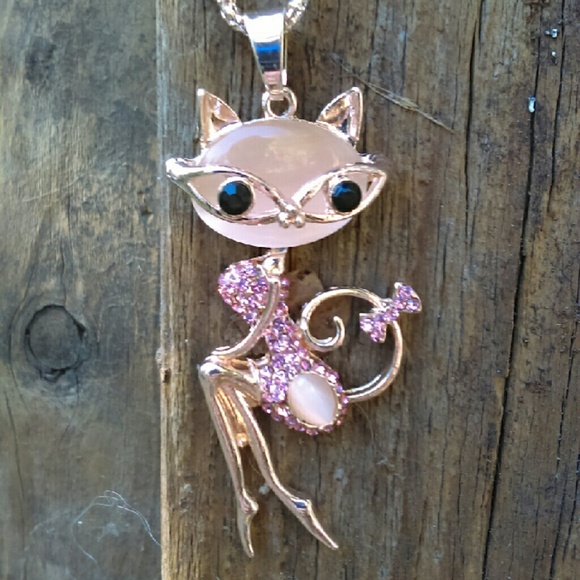 Cute Crystal and Alloy Cat Pendant Necklace