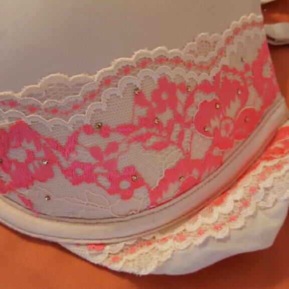 Victoria's Secret bra - Picture 2 of 3