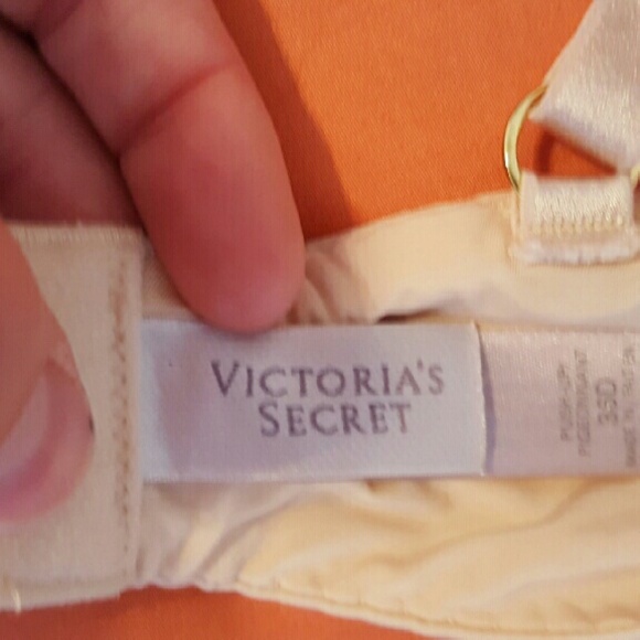Victoria's Secret bra - Picture 3 of 3
