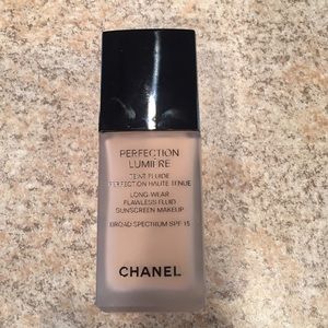 CHANEL Makeup: Perfection Lumiere Biege 30