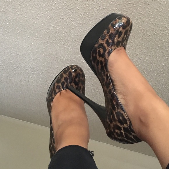 ❌ SOLD ❌ Cheetah Pumps - Picture 2 of 4