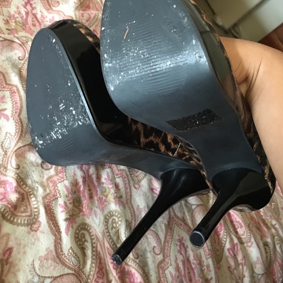 ❌ SOLD ❌ Cheetah Pumps - Picture 4 of 4