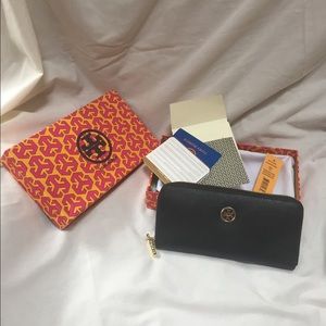 Tory Burch Continental Zip Wallet in Saffiano