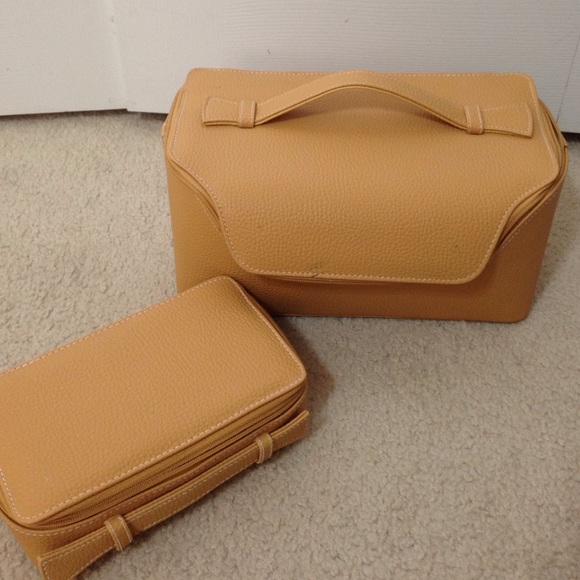 Estee Lauder peppled leather train case set