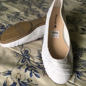 NWT American Eagle White Lace Flats