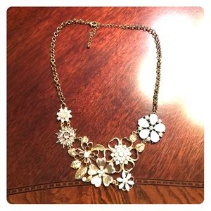 🚫SOLD!!🚫- Free necklace with any purchase!!😊