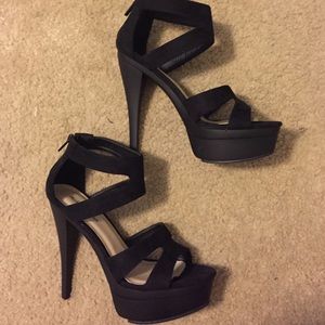 NEW black strappy sandal heel