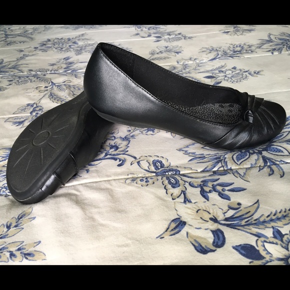 NWOT American Eagle Black Flats