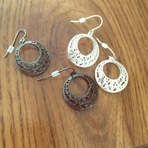 Dangling design earrings