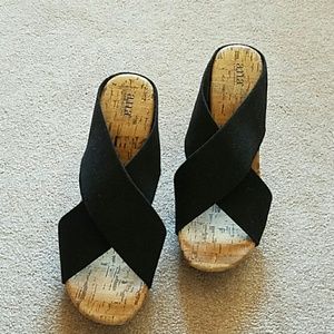 Black and cork wedges