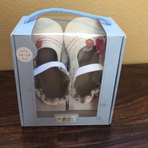 New in box Robeez soft soles for girls