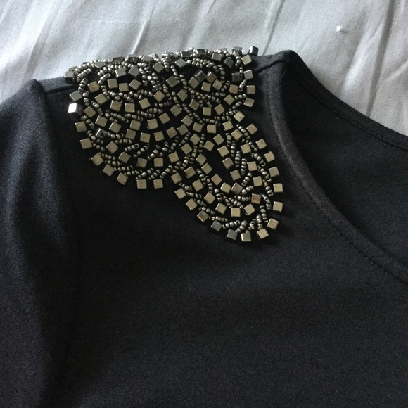 Black top with cute shoulder designs - Picture 2 of 4