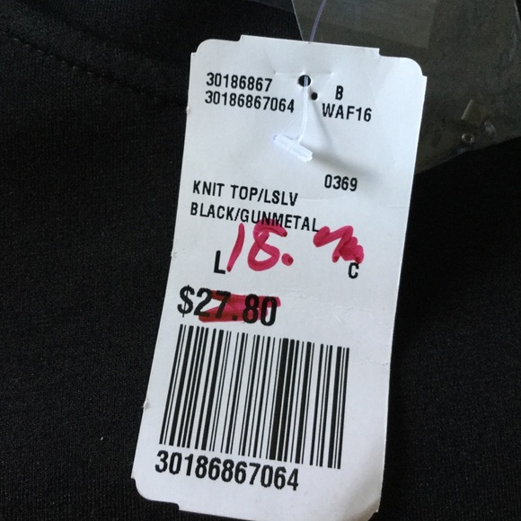 Black top with cute shoulder designs - Picture 4 of 4