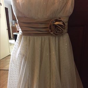 Selling a size 5 homecoming dress